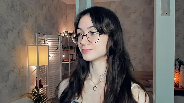 ReneeLippeatt online show from November 12, 2025, 7:46 pm