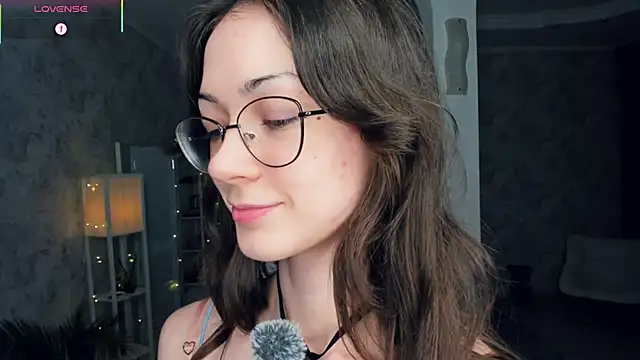 ReneeLippeatt online show from February 12, 2026, 7:53 pm