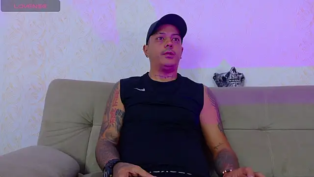 MaximoHall86 online show from November 1, 2025, 11:56 am