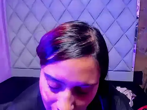 CarlaWhatson18 online show from September 24, 2025, 1:03 pm