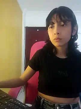 xoxo milk online show from October 30, 2025, 4:19 pm