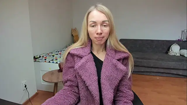 Snapshot of AlisiaCat chatting on April 28, 2026, 8:30 am AlisiaCat online show from April 28, 2026, 8:30 am