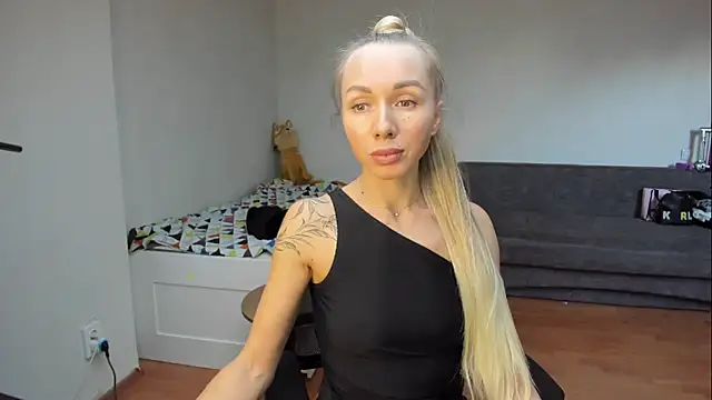 Snapshot of AlisiaCat chatting on May 6, 2026, 3:50 pm AlisiaCat online show from May 6, 2026, 3:50 pm