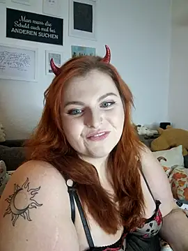 Snapshot of Chrissiosaurus chatting on October 31, 2025, 5:03 pm Chrissiosaurus online show from October 31, 2025, 5:03 pm