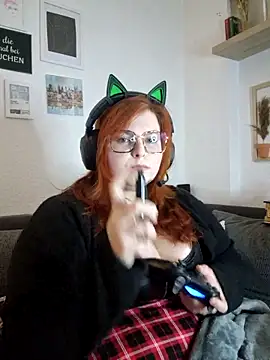 Snapshot of Chrissiosaurus chatting on November 3, 2025, 2:18 pm Chrissiosaurus online show from November 3, 2025, 2:18 pm