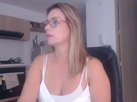 LovePaula online show from February 17, 2025, 12:16 pm