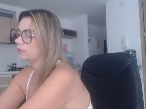 LovePaula online show from February 24, 2025, 12:48 pm