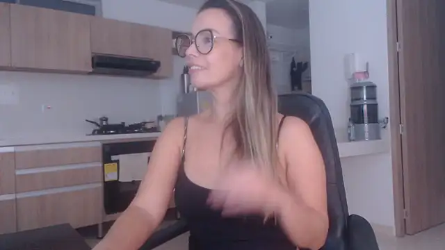 LovePaula online show from February 24, 2026, 12:08 am