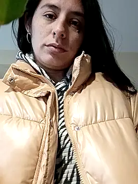 lucixxx14 online show from September 25, 2025, 4:21 pm