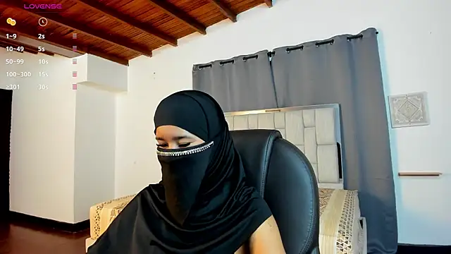 Snapshot of kalila_latif chatting on October 27, 2025, 2:37 am kalila latif online show from October 27, 2025, 2:37 am