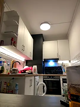 HotLenaX online show from November 4, 2025, 7:35 pm