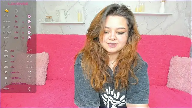 Snapshot of NinelCroft chatting on October 3, 2025, 4:20 am NinelCroft online show from October 3, 2025, 4:20 am