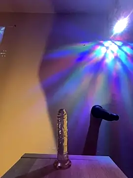 Snapshot of Reine_du_Vice84 chatting on November 4, 2025, 12:10 am Reine du Vice84 online show from November 4, 2025, 12:10 am