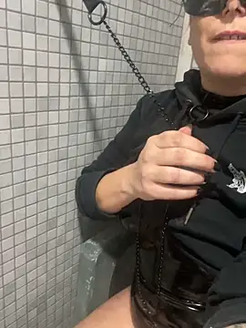 Snapshot of Reine_du_Vice84 chatting on November 8, 2025, 3:07 am Reine du Vice84 online show from November 8, 2025, 3:07 am