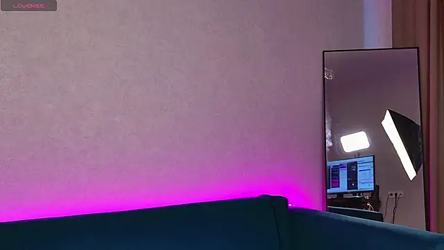 EllaCanny online show from April 9, 2026, 6:41 am