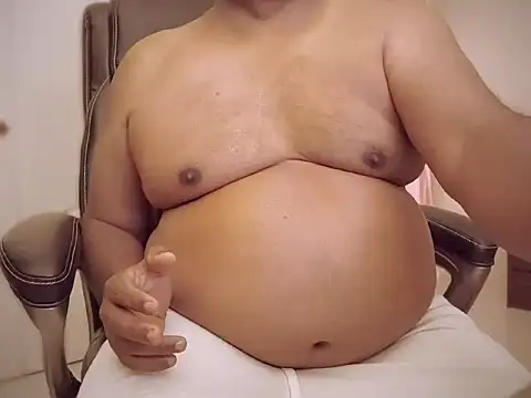 Pure-bottom online show from April 7, 2026, 10:37 am