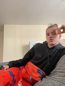 Lucy-XXX- online show from October 4, 2025, 12:36 pm