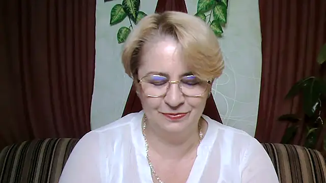 Selena-Velvet online show from October 18, 2025, 1:23 pm