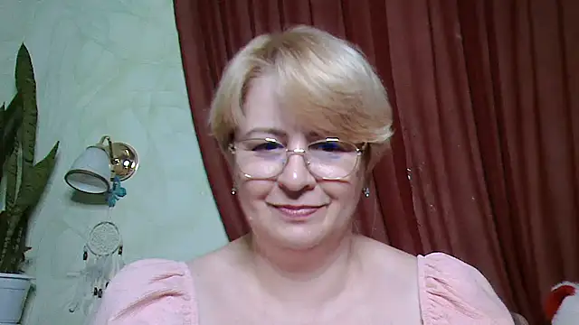 Selena-Velvet online show from November 9, 2025, 2:26 pm