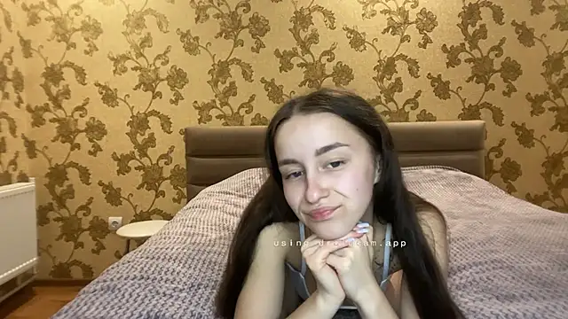 Snapshot of RiriLovesYouu chatting on October 19, 2025, 5:57 pm RiriLovesYouu online show from October 19, 2025, 5:57 pm