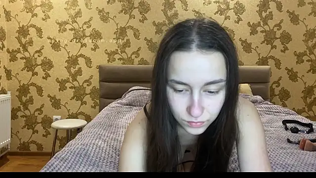 Snapshot of RiriLovesYouu chatting on November 2, 2025, 6:43 pm RiriLovesYouu online show from November 2, 2025, 6:43 pm