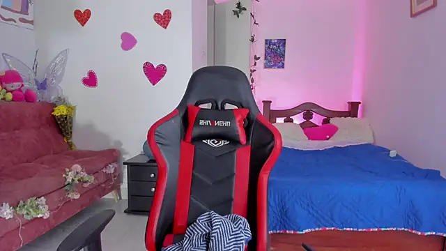 Snapshot of SophieLAmour chatting on September 22, 2025, 10:34 pm SophieLAmour online show from September 22, 2025, 10:34 pm