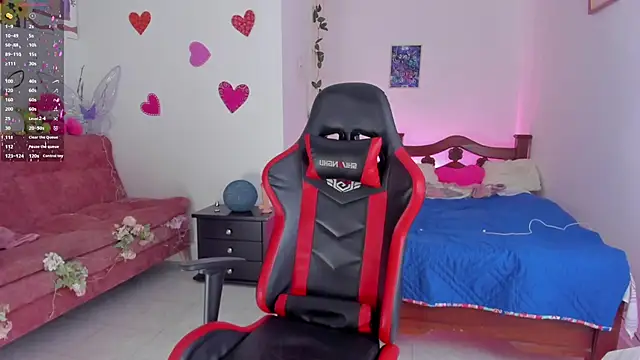 Snapshot of SophieLAmour chatting on September 27, 2025, 1:43 am SophieLAmour online show from September 27, 2025, 1:43 am