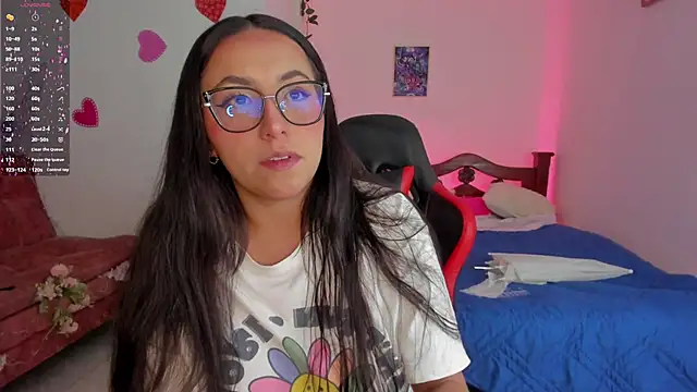 Snapshot of SophieLAmour chatting on October 4, 2025, 11:58 pm SophieLAmour online show from October 4, 2025, 11:58 pm