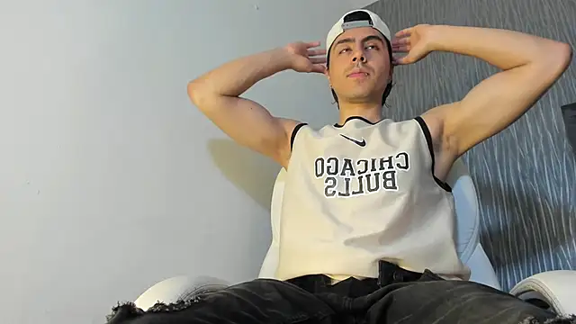 dylan cross  online show from October 4, 2025, 11:19 am