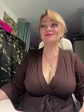 Snapshot of Sweet-blonde chatting on June 21, 2026, 10:01 pm Sweet-blonde online show from June 21, 2026, 10:01 pm
