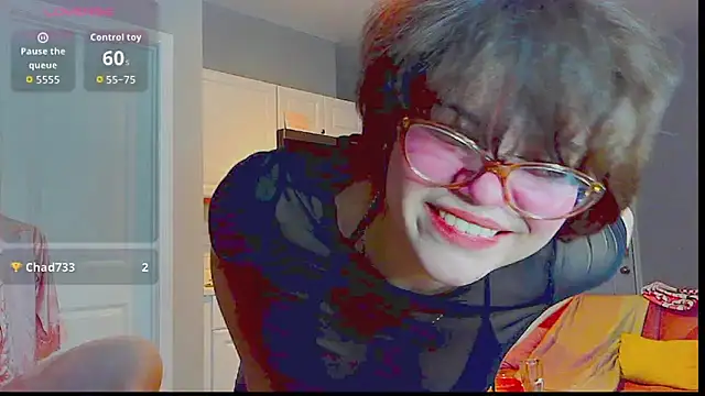 LunaMilav online show from October 3, 2025, 1:57 am