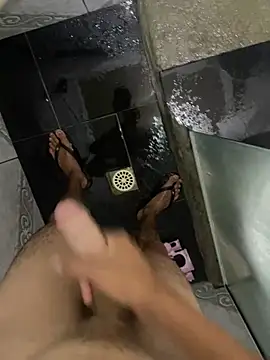 Snapshot of ooMiguel17CM chatting on February 19, 2026, 2:40 am ooMiguel17CM online show from February 19, 2026, 2:40 am