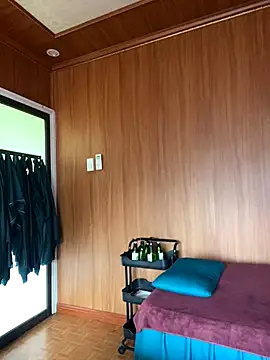 violet-00 online show from December 19, 2025, 1:34 am