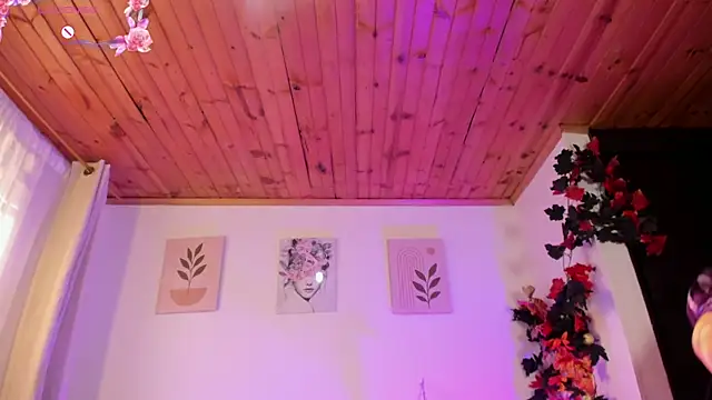 Lauraricci   online show from October 11, 2025, 11:20 am