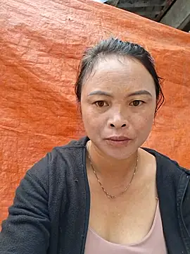 Snapshot of xuxulovezz chatting on September 24, 2025, 12:14 am xuxulovezz online show from September 24, 2025, 12:14 am