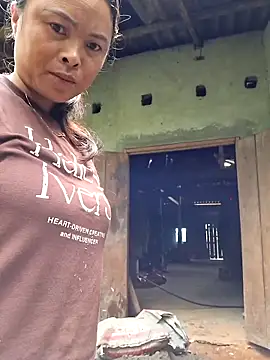 Snapshot of xuxulovezz chatting on October 2, 2025, 1:45 am xuxulovezz online show from October 2, 2025, 1:45 am