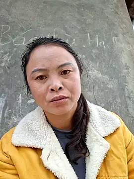 Snapshot of xuxulovezz chatting on November 6, 2025, 12:44 am xuxulovezz online show from November 6, 2025, 12:44 am