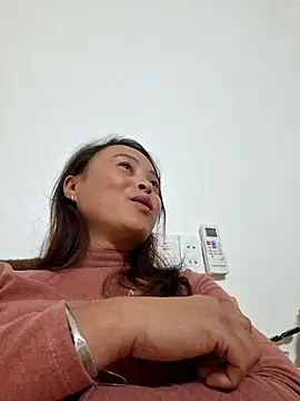 xuxulovezz online show from November 24, 2025, 12:27 pm