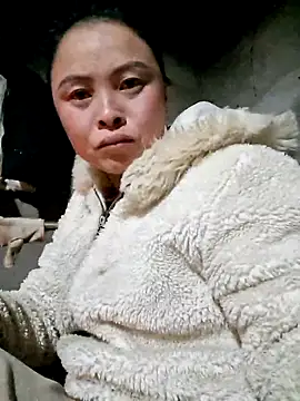 xuxulovezz online show from February 3, 2026, 1:38 pm