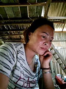 xuxulovezz online show from April 13, 2026, 6:52 am