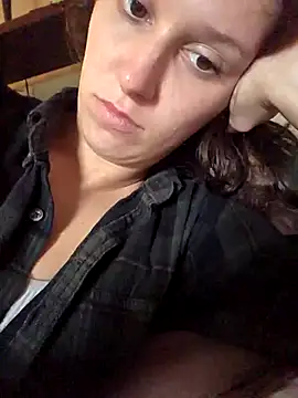 brunettebabexo3 online show from October 26, 2025, 9:31 pm