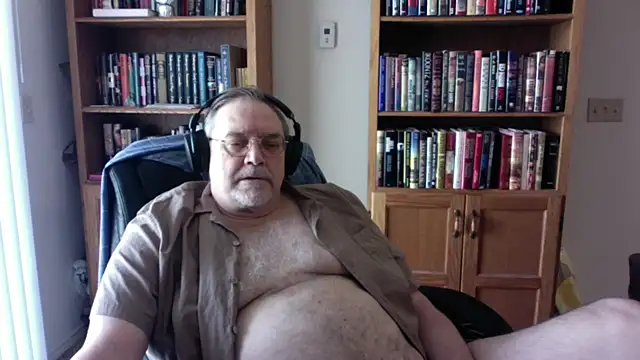 Vinyl22xh online show from April 17, 2026, 5:27 pm