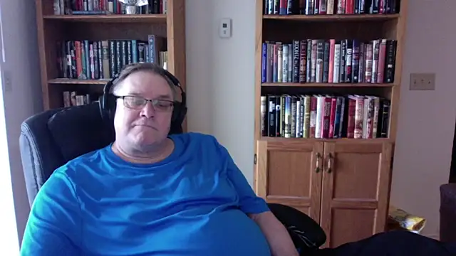 Vinyl22xh online show from May 20, 2026, 8:04 pm