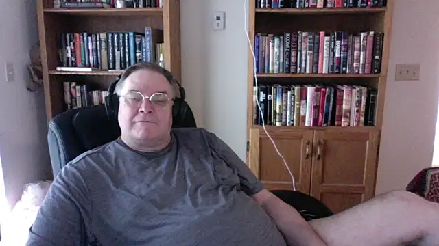 Vinyl22xh online show from June 6, 2026, 8:46 pm