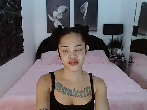 Snapshot of Yuriidelaveigne chatting on November 9, 2025, 8:34 am Yuriidelaveigne online show from November 9, 2025, 8:34 am