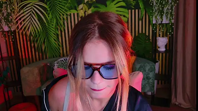 Snapshot of KellyHayden chatting on October 14, 2025, 11:11 am KellyHayden online show from October 14, 2025, 11:11 am