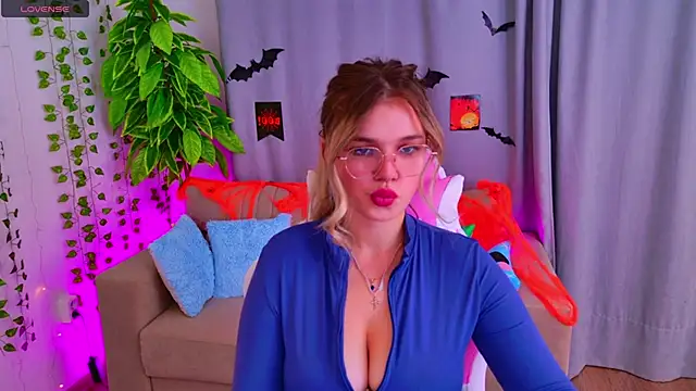 Snapshot of KellyHayden chatting on October 25, 2025, 3:40 pm KellyHayden online show from October 25, 2025, 3:40 pm