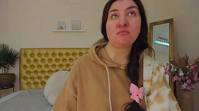 TrishaDarks online show from March 20, 2026, 6:07 am