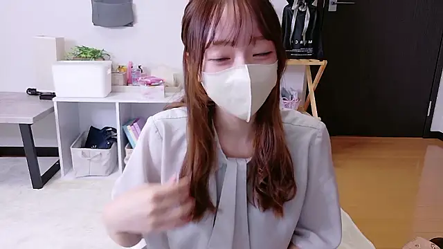 saku sakura  online show from October 13, 2025, 8:14 am