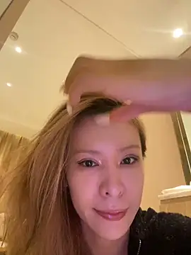 miumiu-66 online show from October 19, 2025, 1:23 pm